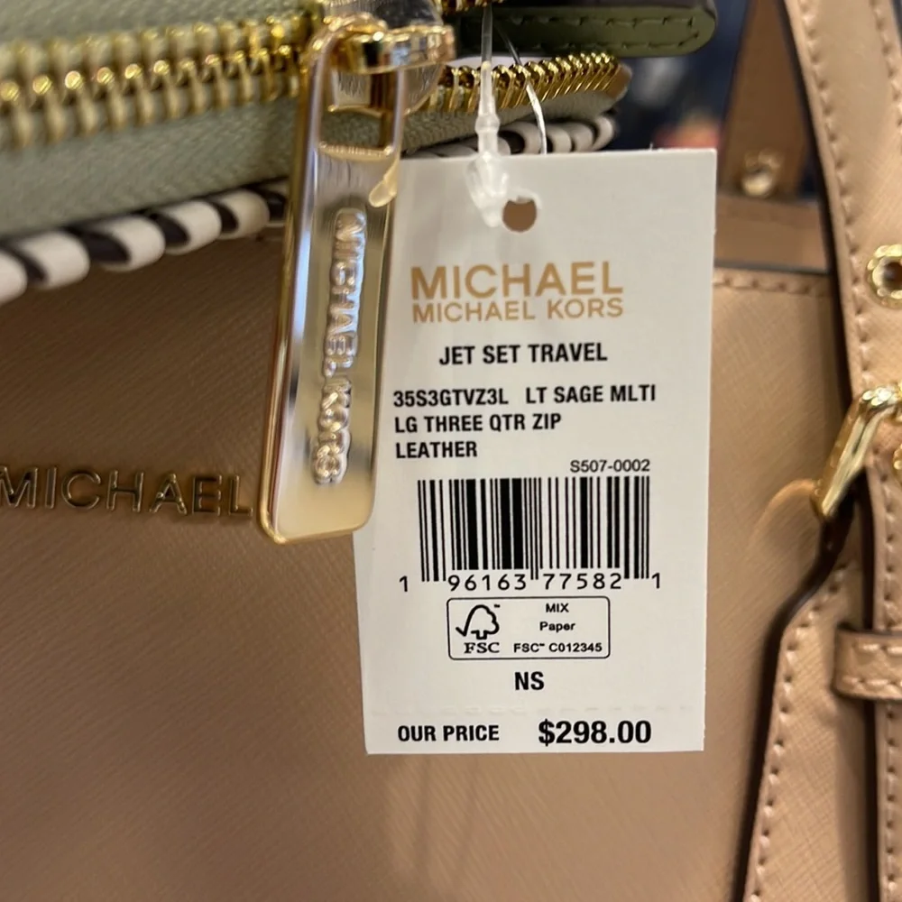 Michael Kors Jet Set Travel Large Pebble Leather Quarter-Zip Wallet
NWT - Picture 13 of 16